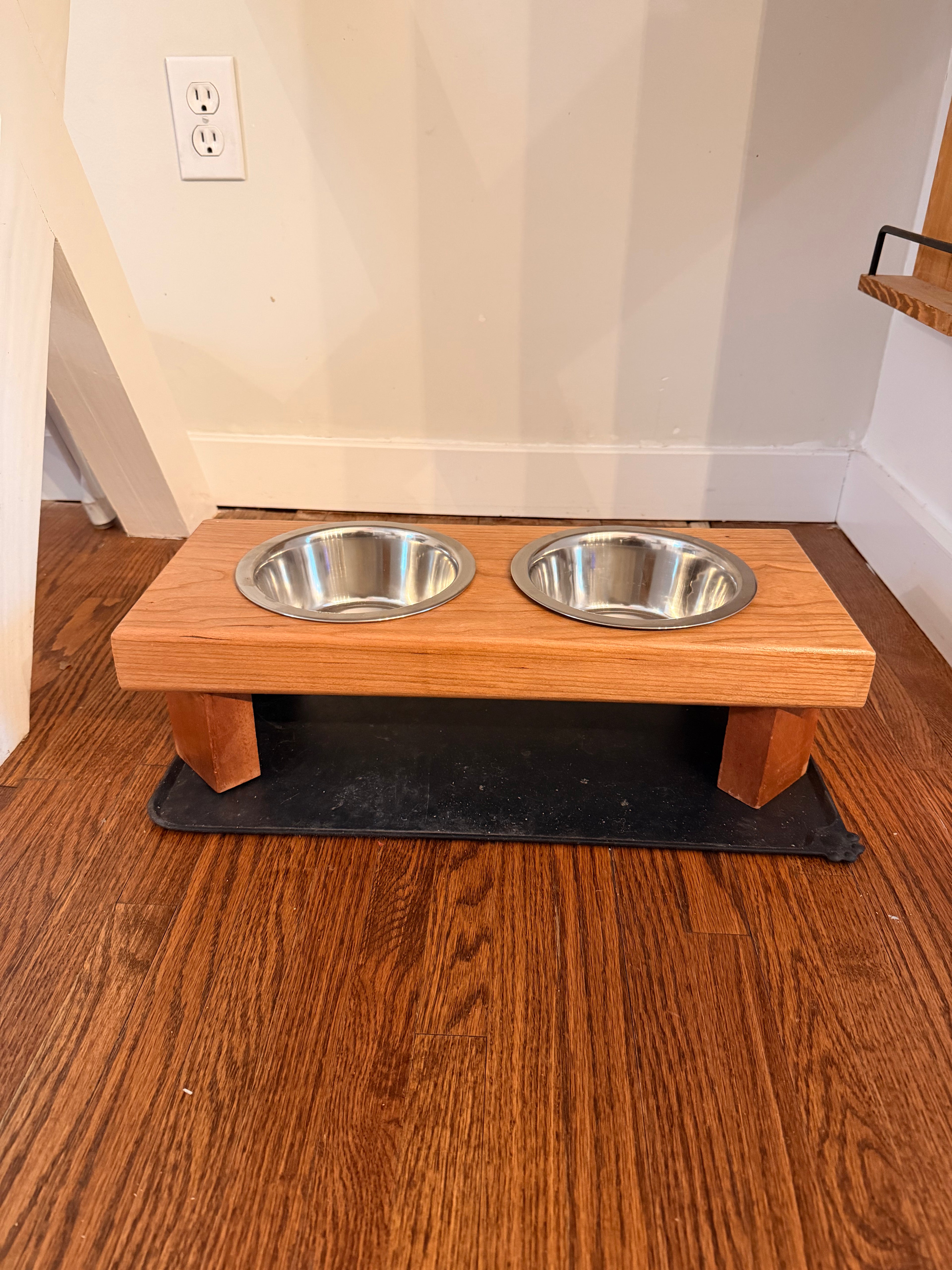 Standing Dog Dish