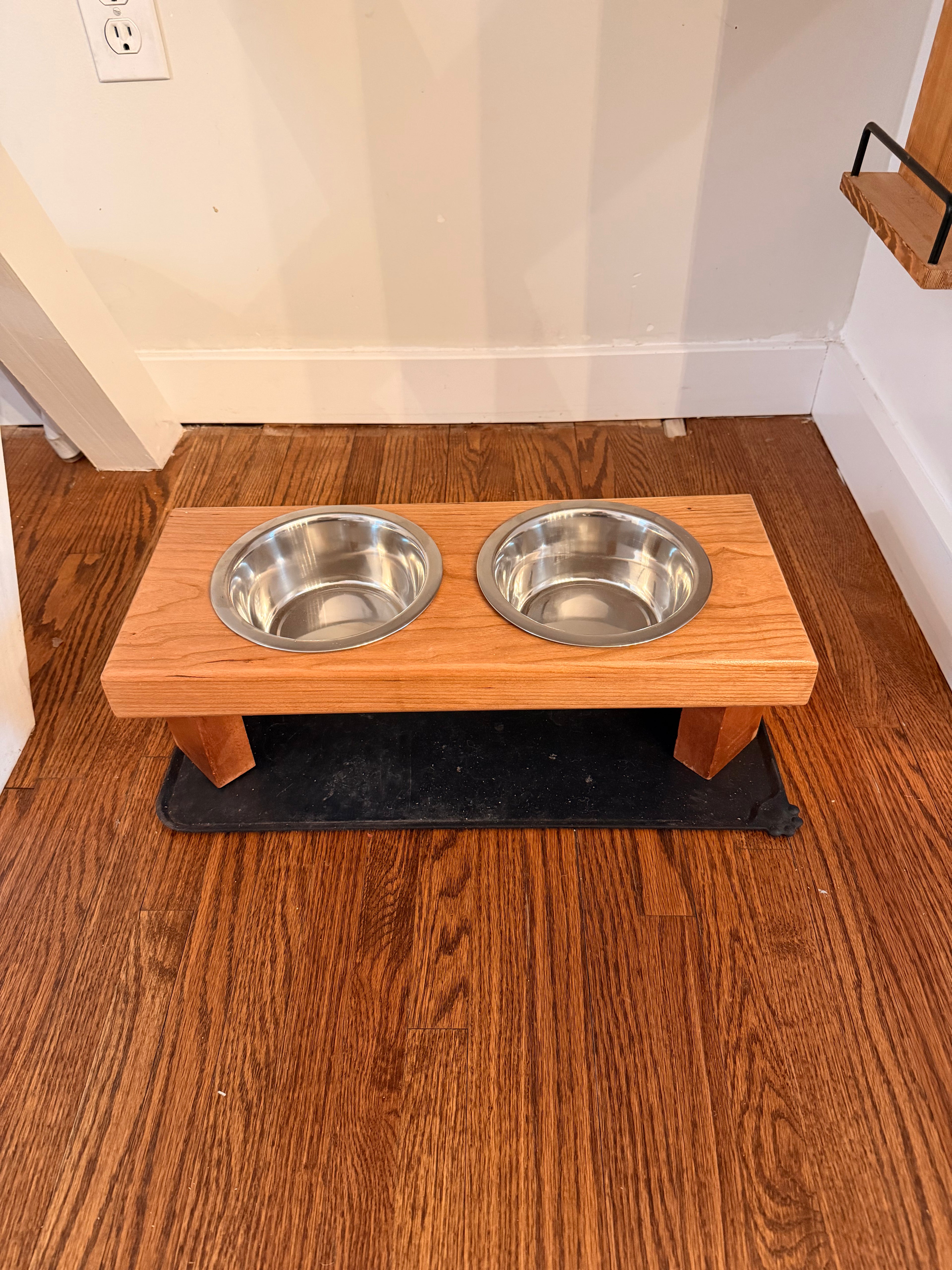 Standing Dog Dish