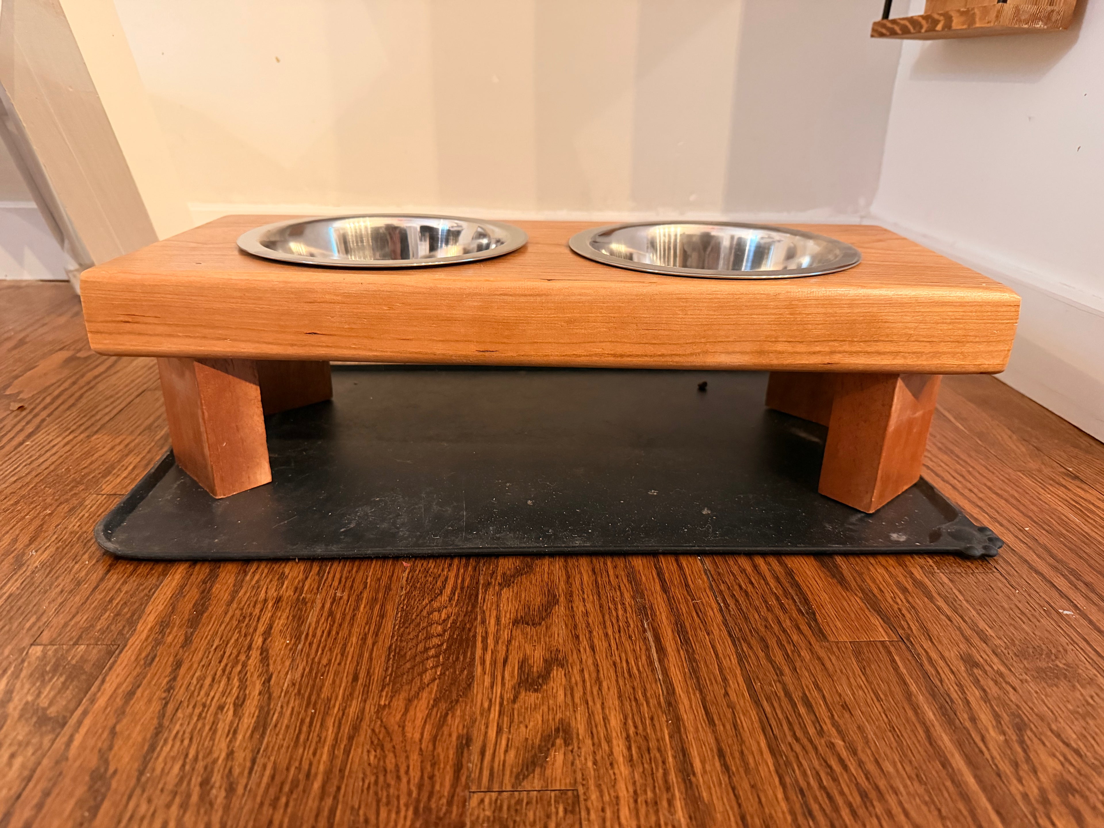 Standing Dog Dish